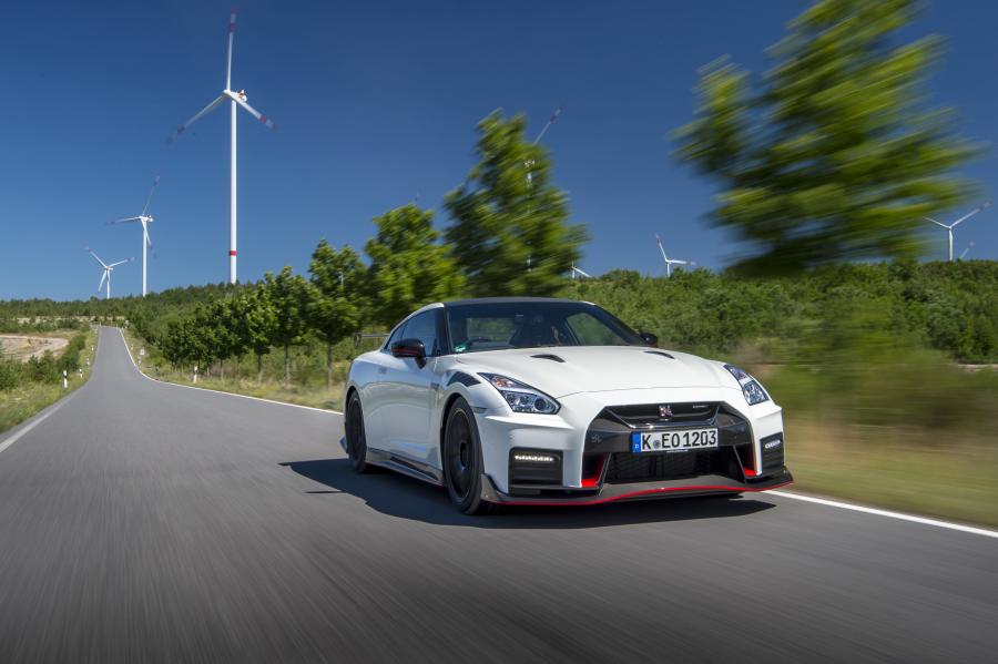  Nissan GT-R Nismo (R35) 2019 года  (UK) (фото 1 из 22)